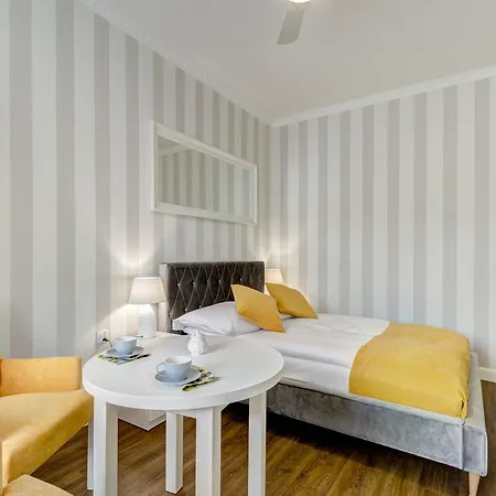 3 City Apartments - Solaro-2